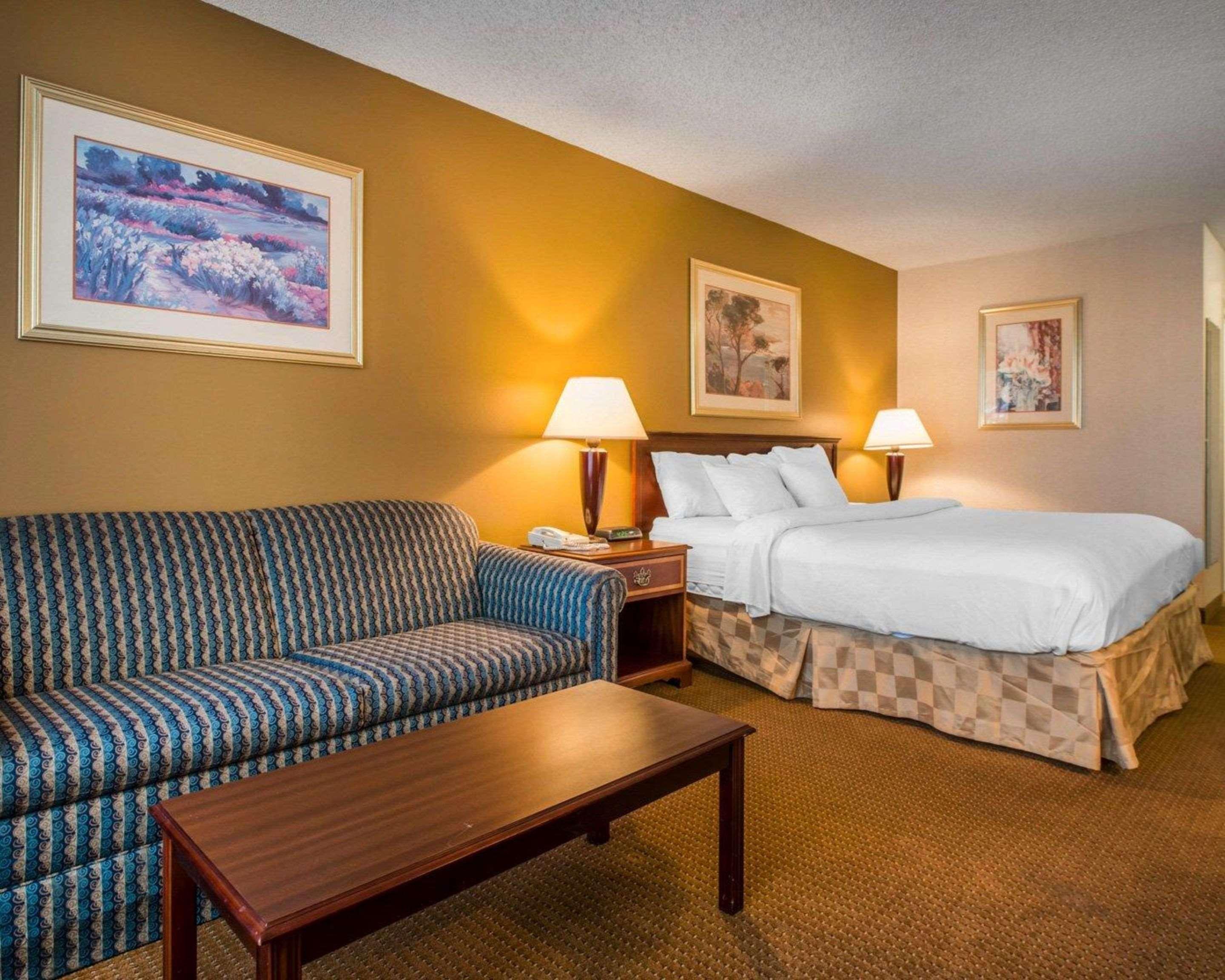 Clarion Inn And Events Center Pueblo North Exterior foto